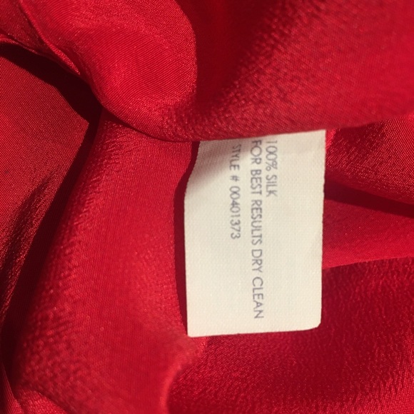 Club Monaco 100% silk red tank top - Picture 2 of 3